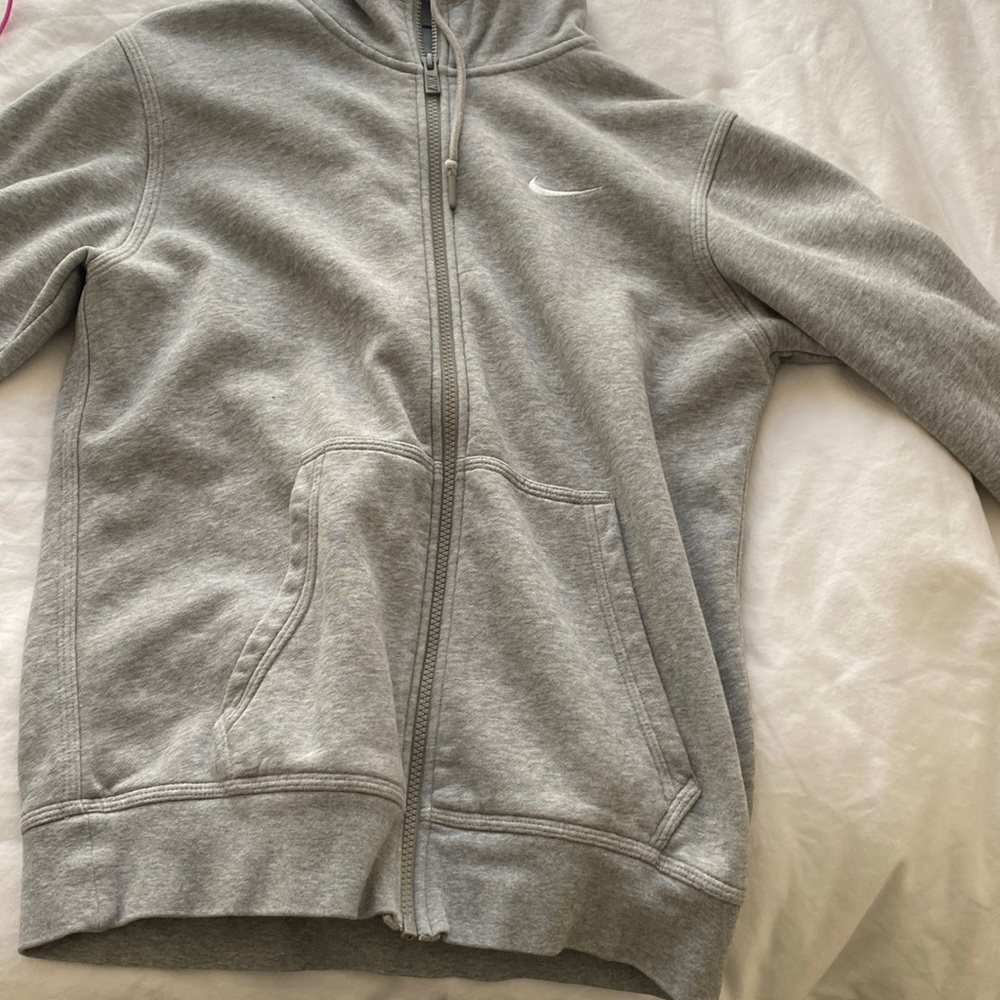 Gray Nike hoodie great condition barely worn